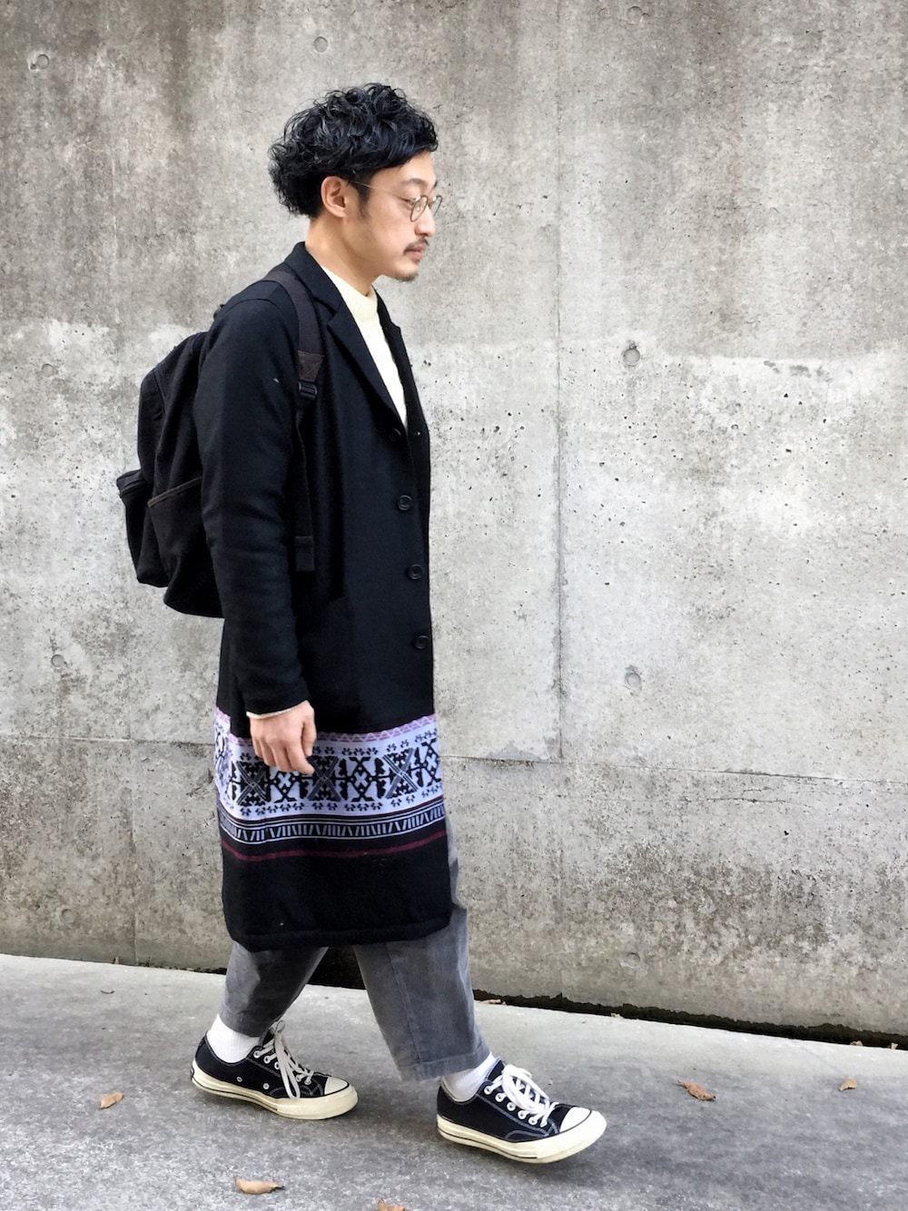 WHITE MOUNTAINEERINGのチェスターコートを使った人気ファッション