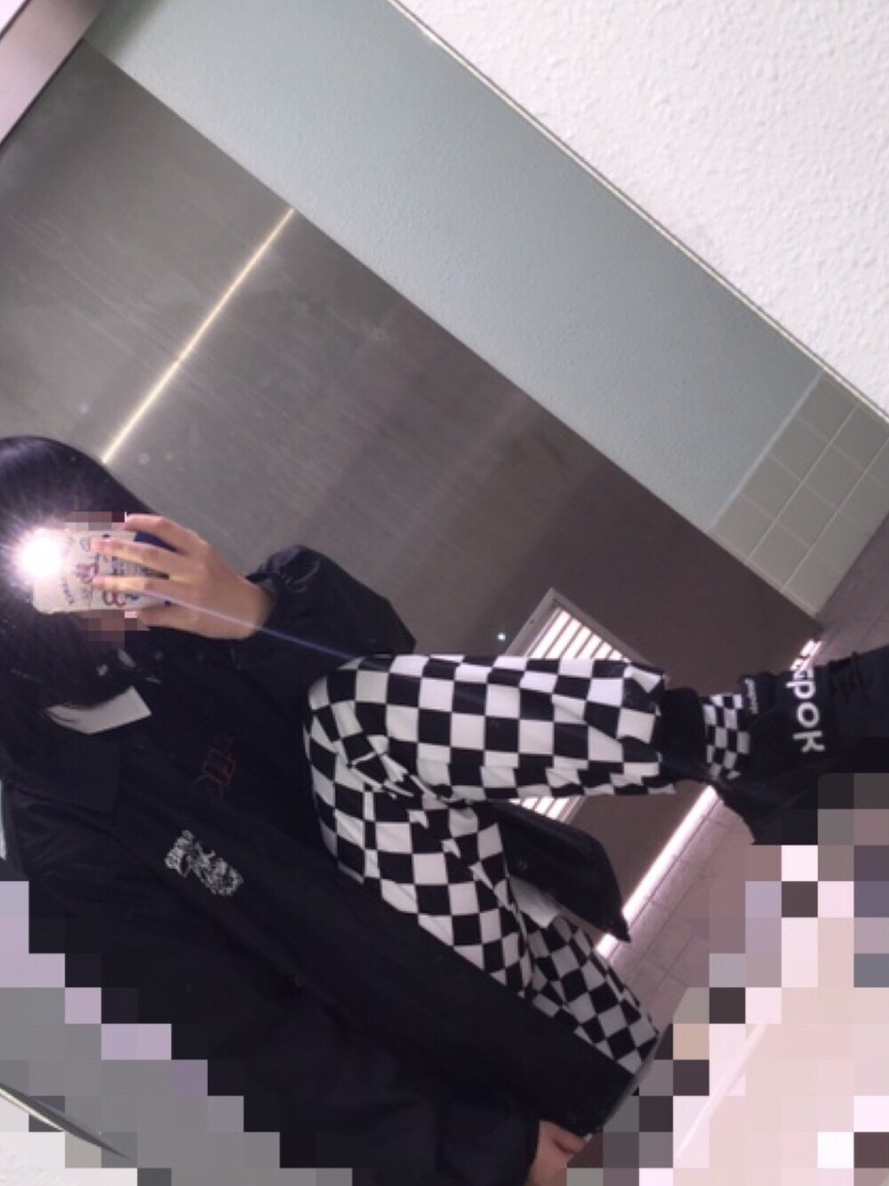 「ストリート服が好き、モノトーン、ストリート、reebok、黒」｜「GUのアイテム（ソックス/靴下、ホワイト系）」を使った、万さん（レディース・155cm）の秋コーディネートの1枚目の写真