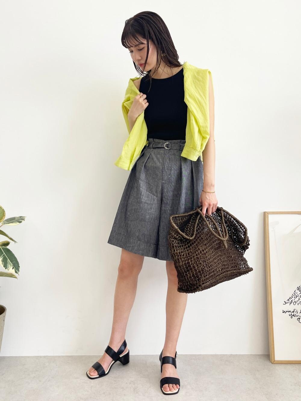 「トレンド」｜「green label relaxingの◆D ベルト チャンキー サンダル (5cmヒール)（サンダル、ブラック系）」を使った、プレスアシスタント高梨さん（レディース・174cm）の春コーディネートの1枚目の写真