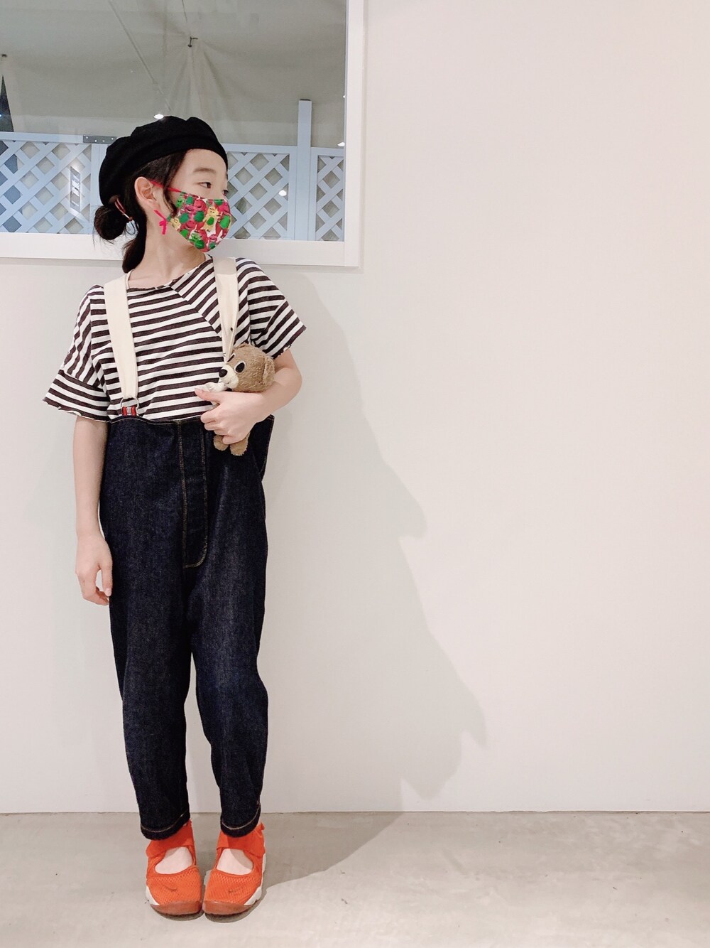 「ボーダートップス、夏、カジュアル、デニムパンツ、サロペット、ベレー帽、エアリフト、nikeairrift、kids」｜「6゜vocaleのアイテム（Tシャツ/カットソー、ホワイト系）」を使った、sun913さん（キッズ・131cm）の夏コーディネートの1枚目の写真