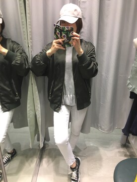「AZUL by moussy（アズールバイマウジー）のﾍﾞｰｼｯｸｷｬｯﾌﾟ（キャップ、グレー系）」を使った、greenさん（レディース・159cm）の春コーディネート
