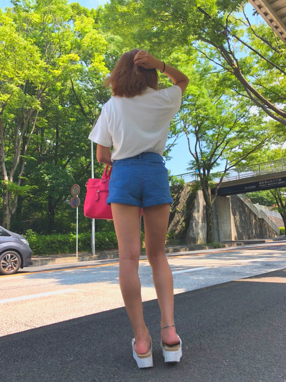 「秋コーデ、春コーデ、moussy、FOREVER 21、Samantha Thavasa」｜「Right-onの【BACK NUMBER】エナメル２ストラップ厚底サンダル（サンダル、ホワイト系）」を使った、Lilyさん（レディース・153cm）の秋コーディネートの1枚目の写真