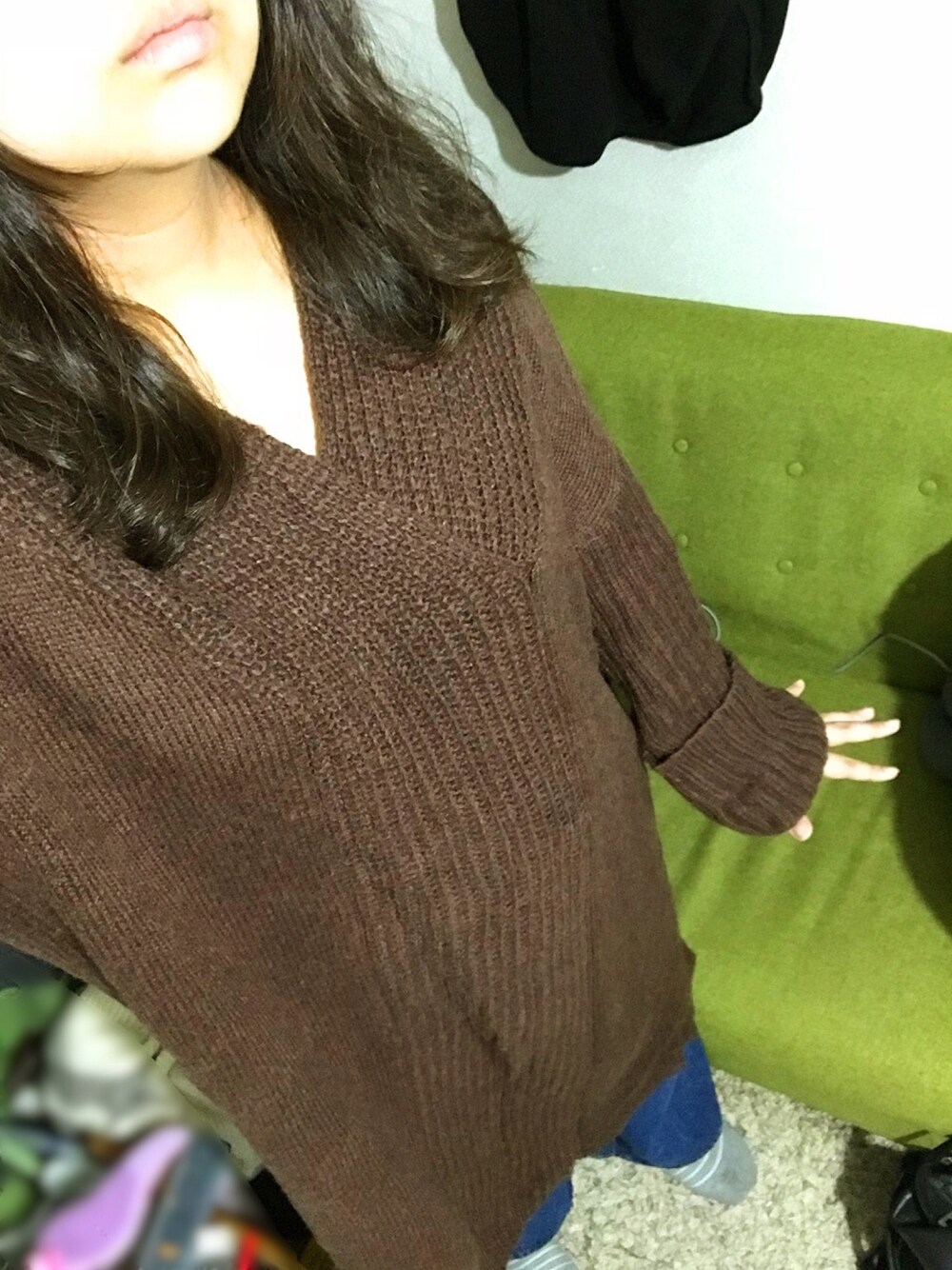 「シンプルコーデ、オトナカジュアル、ニットワンピース、Vネック、Vネックニット、ワイドデニム」｜「OSMOSISの畦編切替ニットワンピース（ワンピース、ブラウン系）」を使った、うっちきちーちゃんさん（レディース・164cm）の冬コーディネートの1枚目の写真
