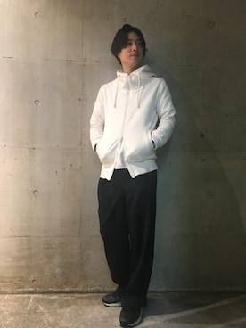 「アイテム（パーカー、ホワイト系）」を使った、KAIさん（メンズ・176cm）の冬コーディネート