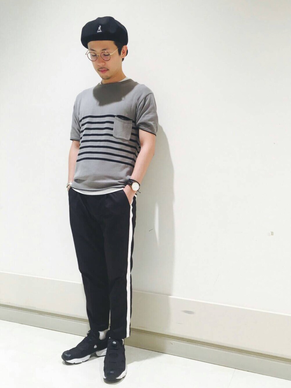 「キャスケット、キャスケット後ろ被り、KANGOL、帽子、帽子×メガネ、override 、ベレー帽、キレイめ、シンプル」｜「KANGOLの【popteen(ポップティーン)6月号掲載】【KANGOL】Tropic Spitfire / カンゴール トロピック スピットファイア オーバーライド（キャスケット、ブラック系）」を使った、override_officialさん（メンズ・171cm）の夏コーディネートの1枚目の写真