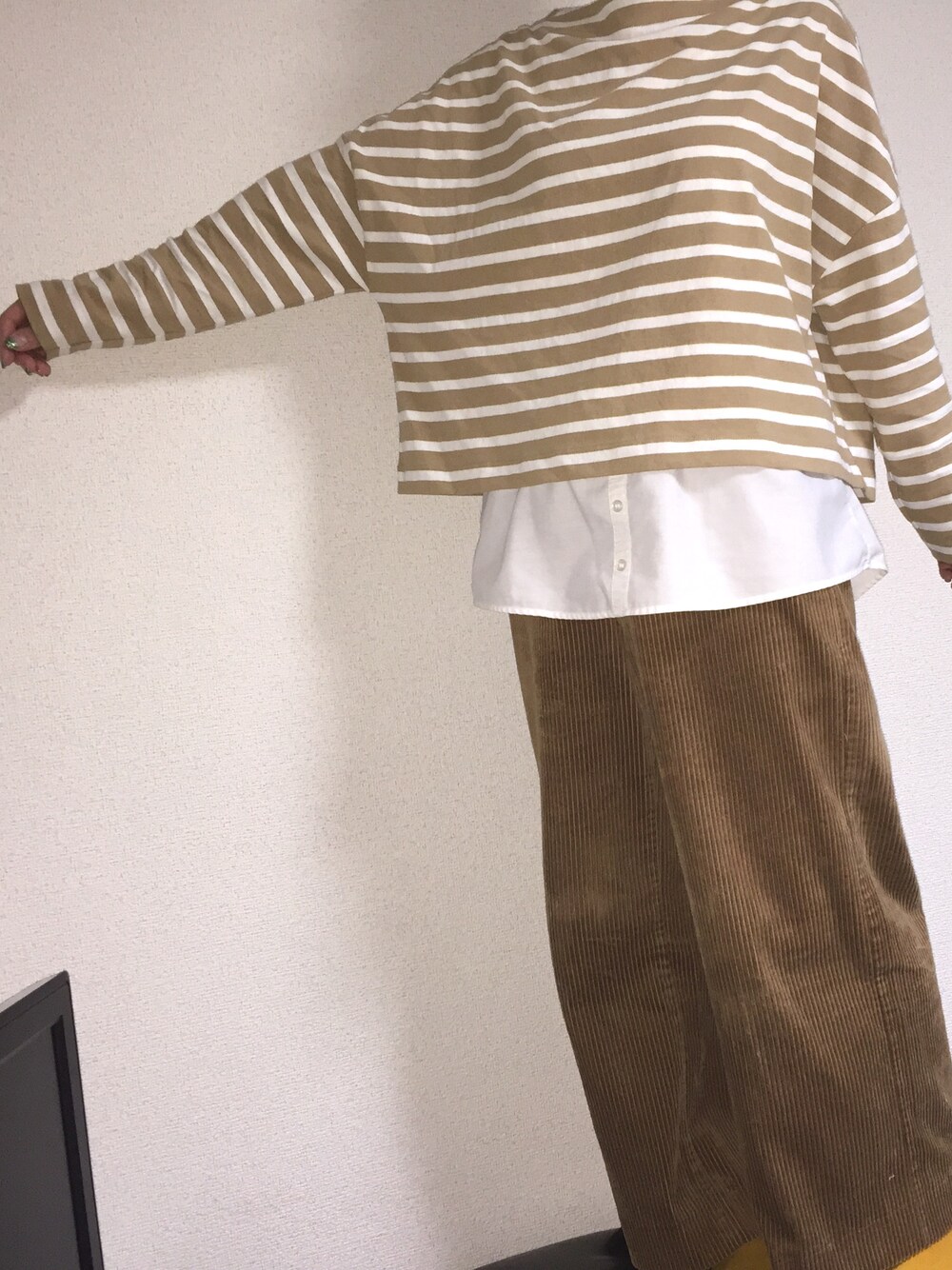 「ワイドパンツ、ワイドトップス、コーデュロイパンツ、ボーダー」｜「NANO universeの【InRed　11月号掲載】ボーダーワイドドロップトップス（Tシャツ/カットソー、ベージュ系）」を使った、m.c.eさん（レディース・155cm）の冬コーディネートの1枚目の写真