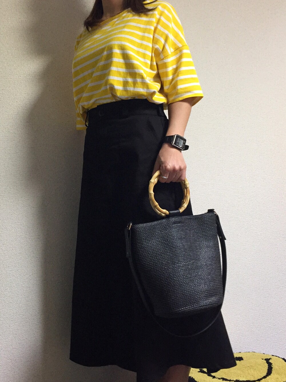 「フリークスストア(FREAK'S STORE)、ボーダー、チノスカート、かごバッグ」｜「FREAK'S STOREの【WEB限定】ビッグシルエット ボートネック バスクボーダーTシャツ（Tシャツ/カットソー、イエロー系）」を使った、m.c.eさん（レディース・155cm）の夏コーディネートの1枚目の写真
