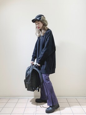 「パープル×黒」｜「アイテム（バックパック/リュック）」を使った、KUROさん（レディース・166cm）の冬コーディネート