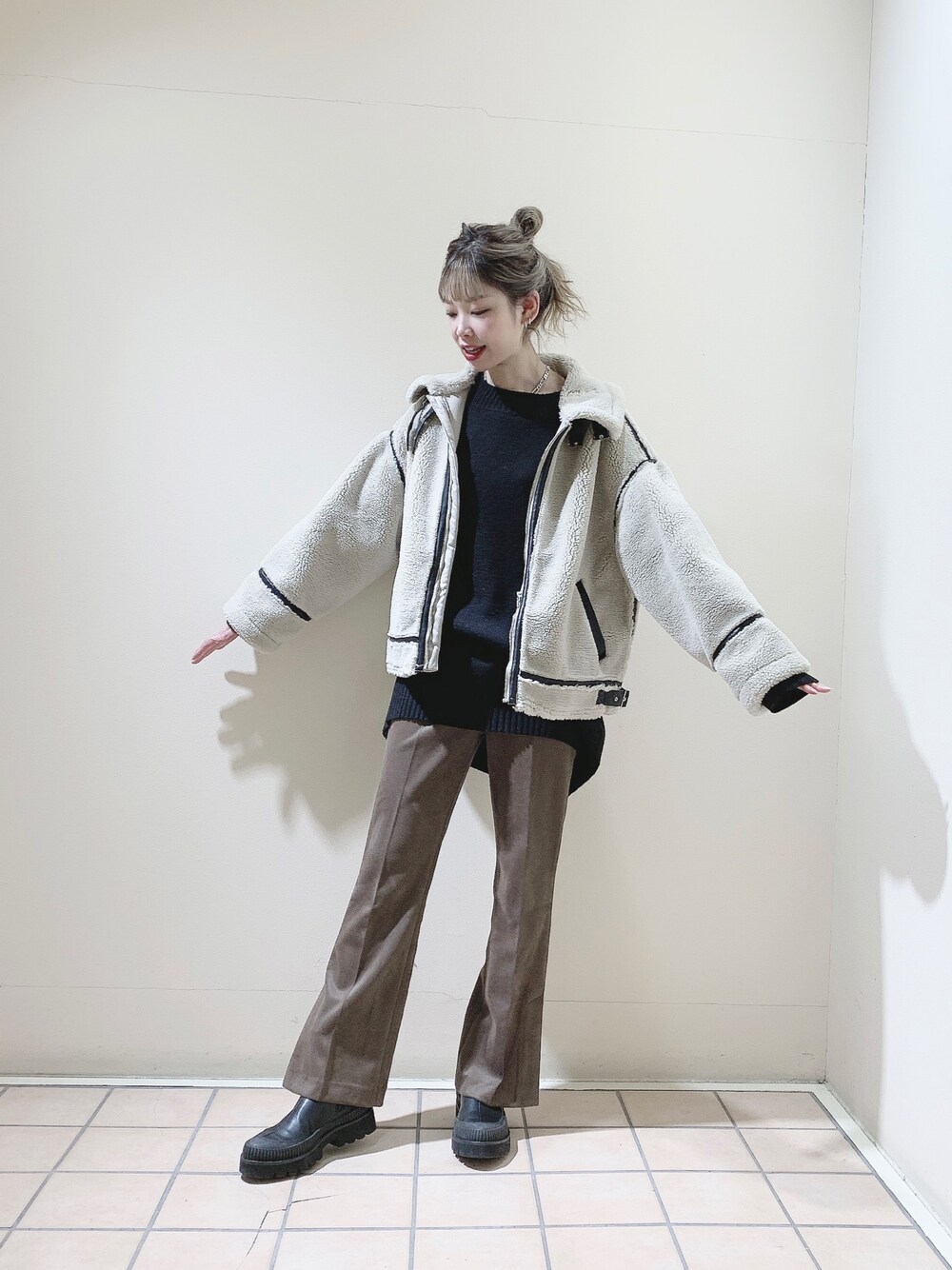 「カジュアル、カジュアルコーデ、ホワイト、おしゃれさんと繋がりたい、メンズライク、高身長女子、JEANASiS」｜「JEANASISの7Gダブルジャガードチュニックプルオーバー/926507（ニット/セーター、ブラック系）」を使った、KUROさん（レディース・166cm）の冬コーディネートの1枚目の写真