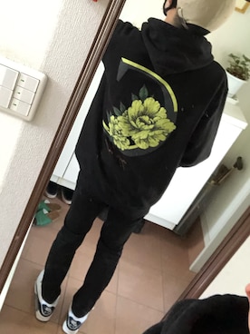 「Crystal Lakeのアイテム（パーカー、ブラック系）」を使った、ymhiatussnさん（メンズ・174cm）の秋コーディネート