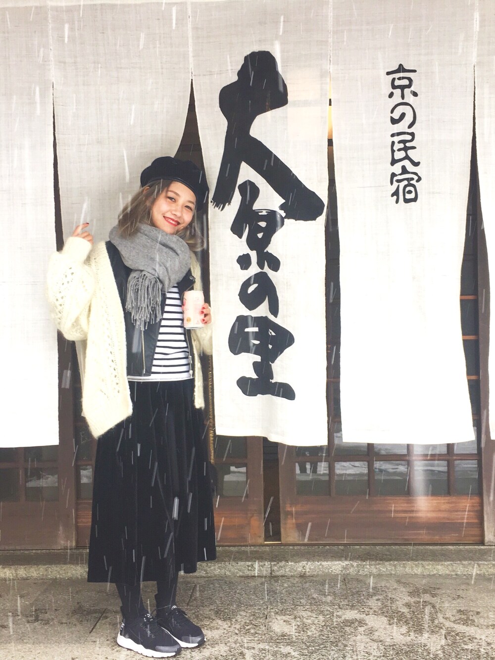 「kyoto、travel、冬」｜「CA4LAのアイテム（ハンチング/ベレー帽、ブラック系）」を使った、vickiさん（レディース・160cm）の冬コーディネートの1枚目の写真