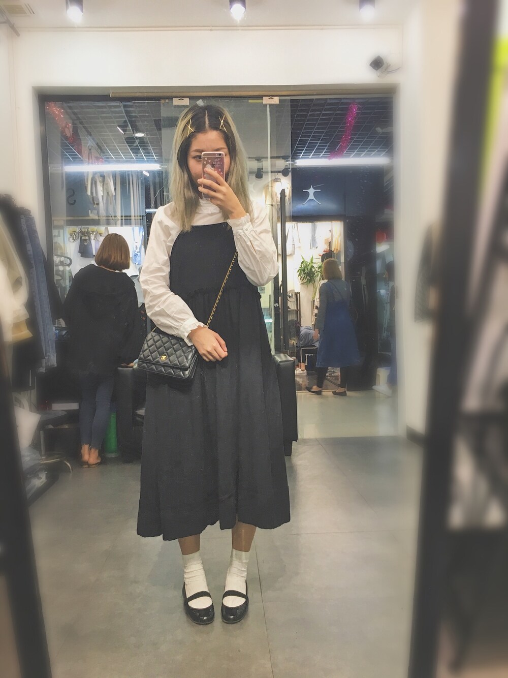 「今日のコーデ、休日スタイル、春コーデ、黒、COMME des GARCONS、chanel」｜「peu presの＊100/2ﾌﾞﾛｰﾄﾞ       ﾎﾞｯｸｽﾌﾘﾙｼｬﾂ（Tシャツ/カットソー、ホワイト系）」を使った、vickiさん（レディース・160cm）の春コーディネートの1枚目の写真