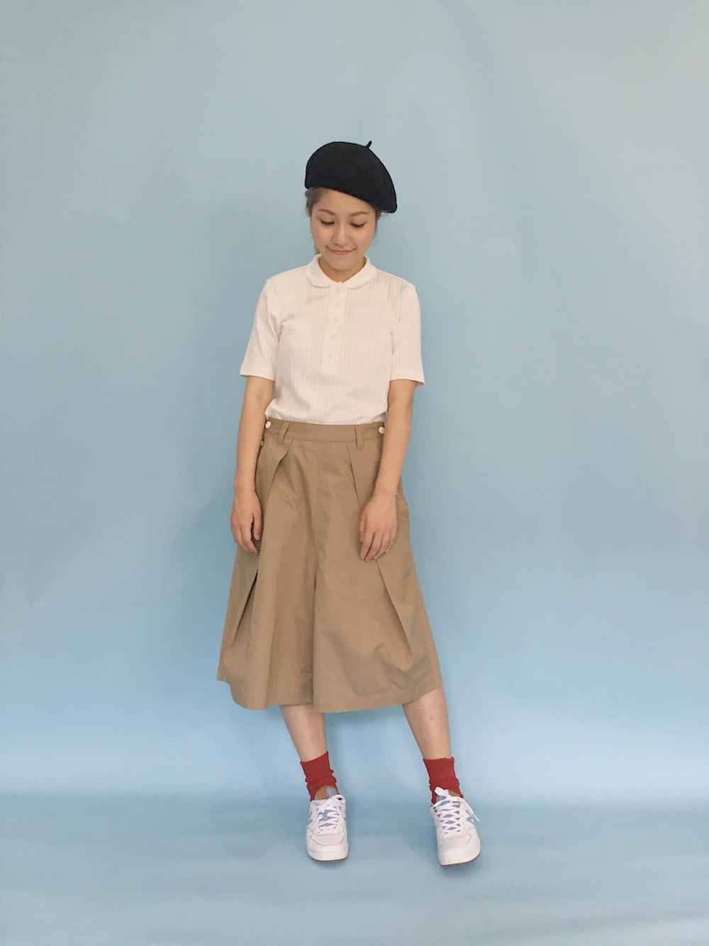 「summer、boystyle、New Balance、UNIQLO、古着、春コーデ、休日スタイル」｜「UNIQLOのリブポロシャツ（半袖）（ポロシャツ、ホワイト系）」を使った、vickiさん（レディース・160cm）の春コーディネートの1枚目の写真