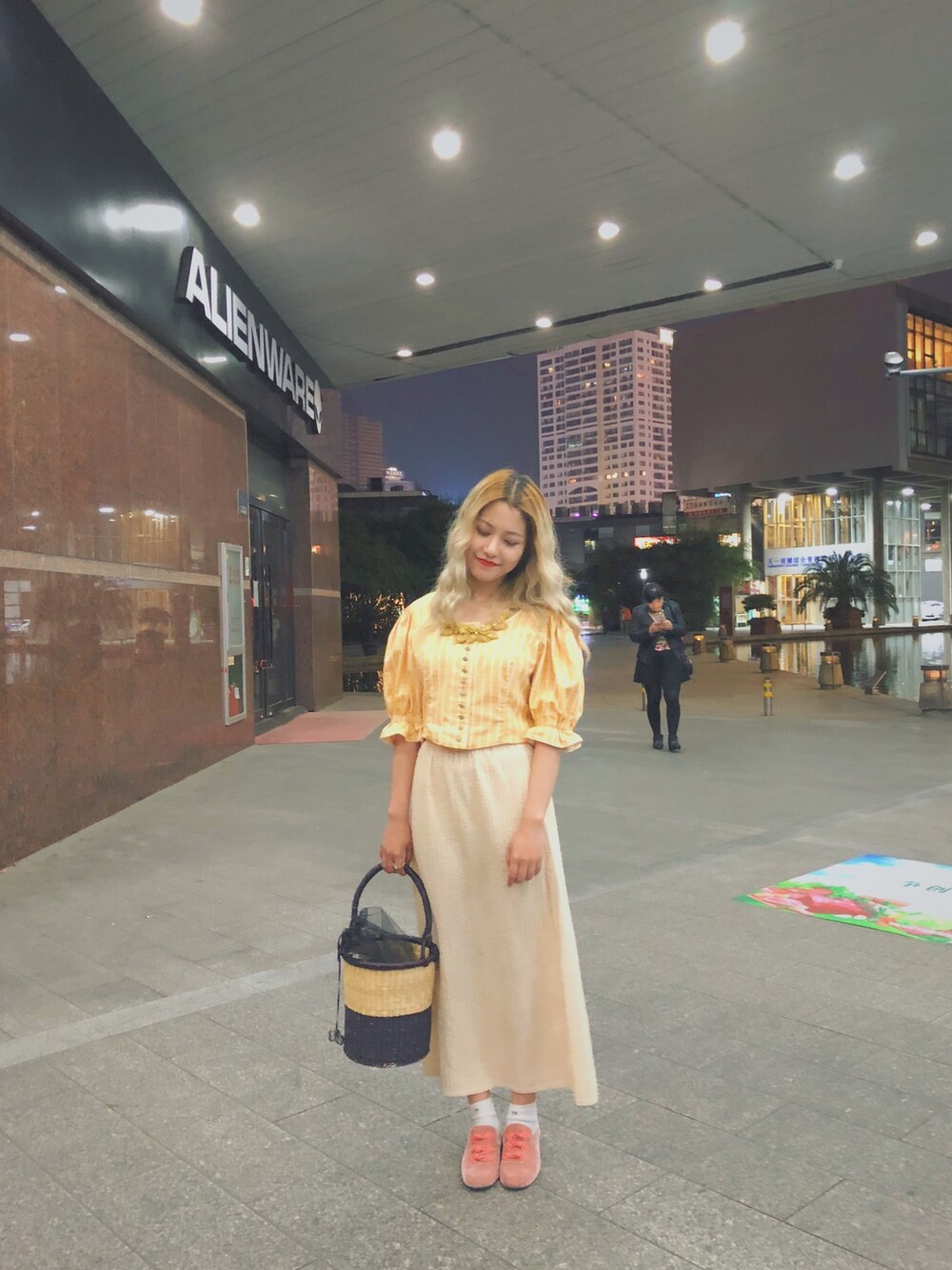「春色、春、大人コーデ」｜「古着のアイテム（トップス、イエロー系）」を使った、vickiさん（レディース・160cm）の春コーディネートの1枚目の写真