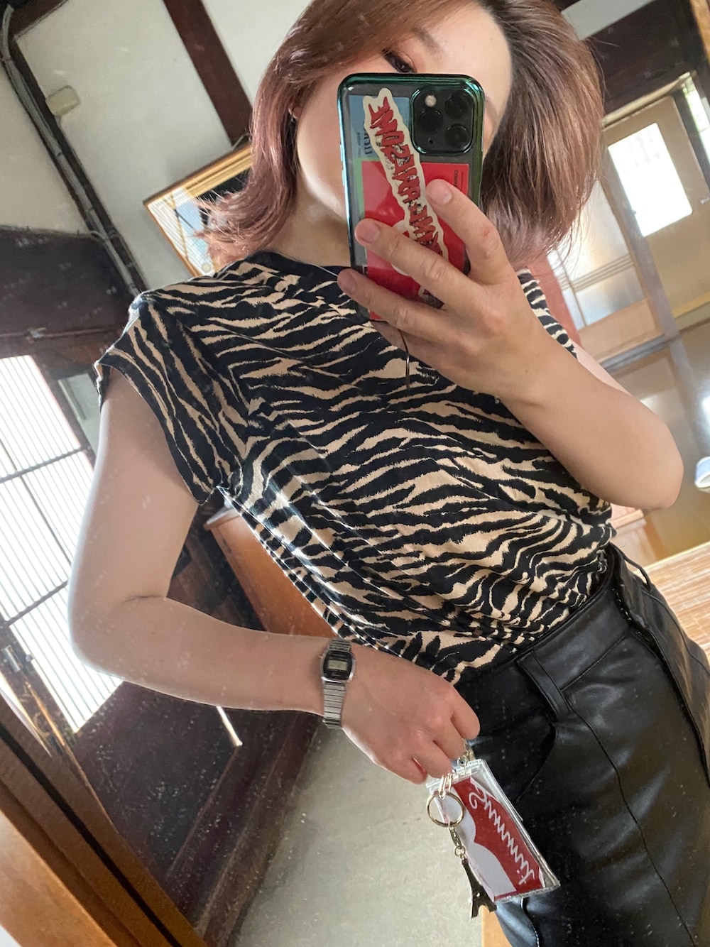 「ストリート、アニマル、レザー、Tシャツ、H&M」｜「H&Mのアイテム（Tシャツ/カットソー、その他）」を使った、ミネさん（レディース・150cm）の夏コーディネートの1枚目の写真