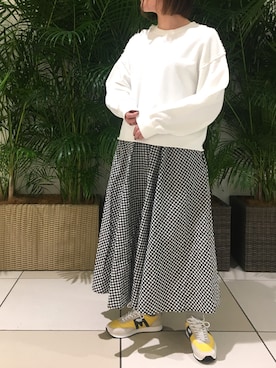 「アイテム（スニーカー、イエロー系）」を使った、HKRさん（レディース・161cm）の春コーディネート