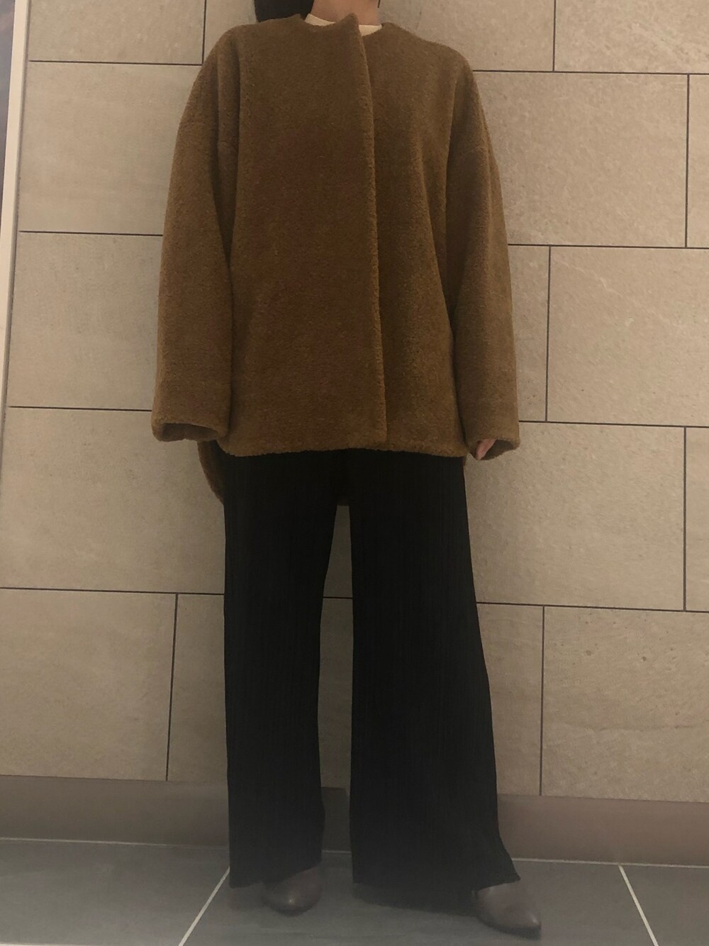 「カジュアルコーデ、オトナ女子、冬、ビッグシルエット、休日スタイル、シンプル、アウター、ボア」｜「napocaのアイテム（ノーカラーコート、ブラウン系）」を使った、napoca有明GARDENさん（レディース・153cm）の冬コーディネートの1枚目の写真