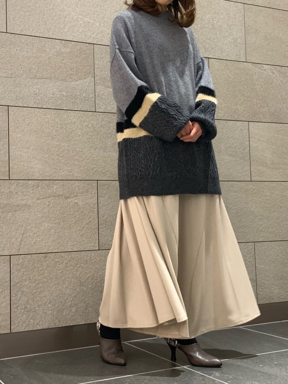 「大人カジュアル、パンツスタイル、きれいめカジュアル、オトナ女子、シンプルコーデ、ニットコーデ、カジュアル、低身長コーデ、いいね、save、フォローお願いします🤑、ゆるコーデ」｜「napocaのアイテム（ニット/セーター、グレー系）」を使った、napoca有明GARDENさん（レディース・154cm）の冬コーディネートの1枚目の写真
