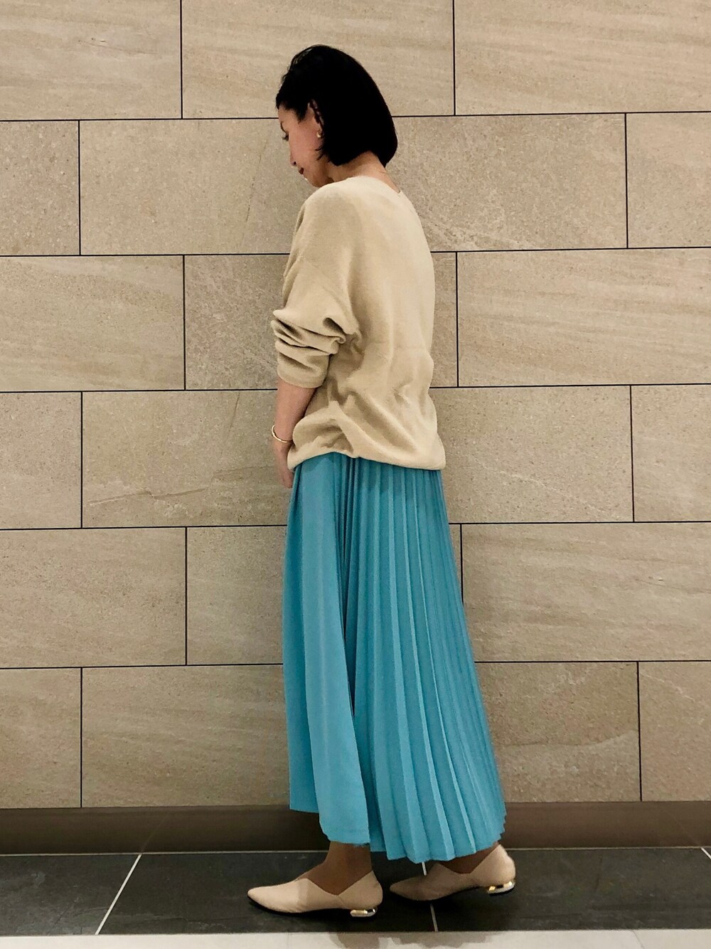 「休日コーデ、オトナ女子、シンプル、オトナカジュアル、おしゃれさんと繋がりたい、スカート、きれいめカジュアル」｜「napocaのアイテム（ニット/セーター、ベージュ系）」を使った、napoca有明GARDENさん（レディース・162cm）の冬コーディネートの1枚目の写真