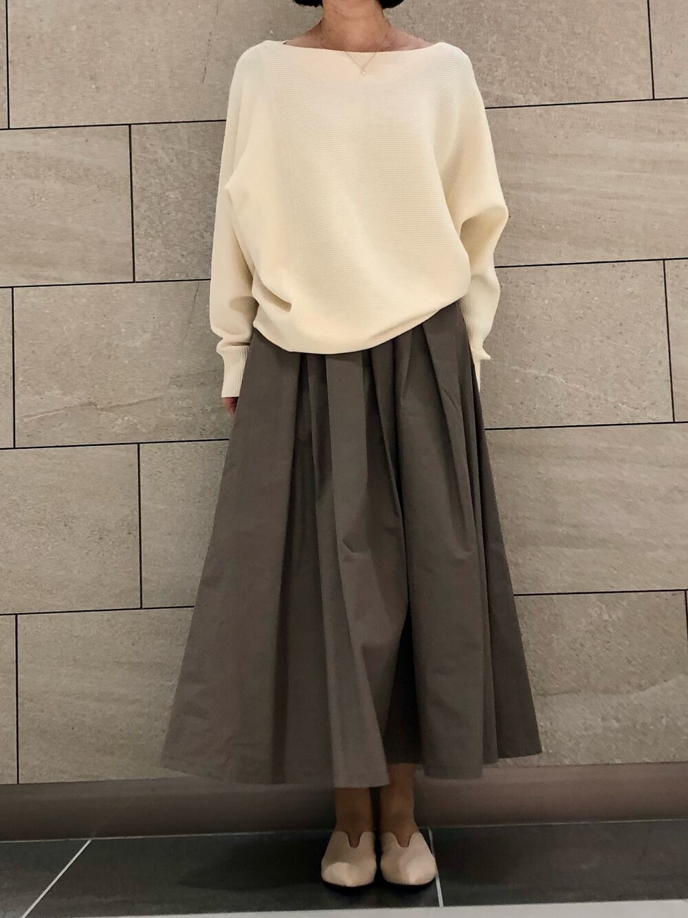 「シンプル、今日のコーデ、春コーデ、オーバーサイズ、ootd、大人かわいい」｜「ananaのアイテム（スカート、グリーン系）」を使った、napoca有明GARDENさん（レディース・162cm）の冬コーディネートの1枚目の写真