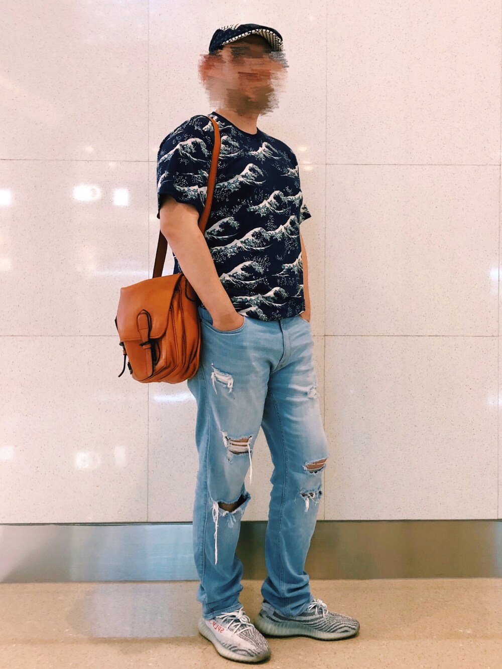 「blue、春、UNIQLO、yeezy」｜「UNIQLOのアイテム（Tシャツ/カットソー、ブルー系）」を使った、AO洲小龙虾さん（メンズ・175cm）の春コーディネートの1枚目の写真