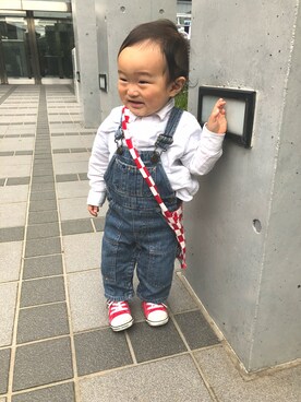 「白シャツ×デニム」｜「アイテム（オールインワン・サロペット）」を使った、健太郎さん（キッズ・80cm）の春コーディネート
