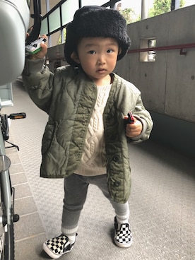 「ケーブルニット」｜「アイテム（ノーカラージャケット）」を使った、健太郎さん（キッズ・80cm）の秋コーディネート