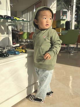 「シンプルおしゃれが好き」｜「アイテム（スリッポン）」を使った、健太郎さん（キッズ・80cm）の秋コーディネート