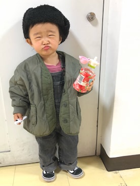 「西松屋」｜「アイテム（ノーカラージャケット）」を使った、健太郎さん（キッズ・80cm）の冬コーディネート