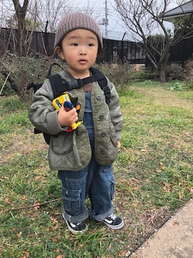 「西松屋」｜「アイテム（ノーカラージャケット）」を使った、健太郎さん（キッズ・80cm）の冬コーディネート