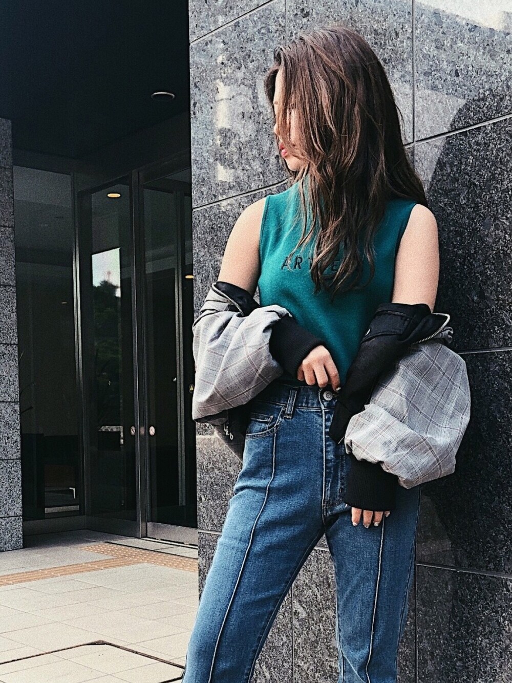 「A/W」｜「CECIL McBEEのアイテム（ブルゾン、ブラック系）」を使った、影澤 舞さん（レディース・150cm）の秋コーディネートの1枚目の写真