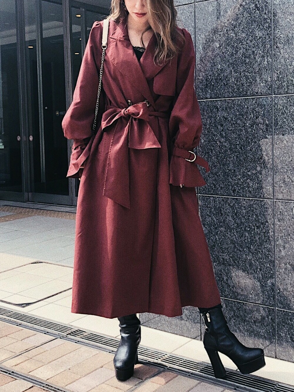 「秋、トレンチコート、秋カラー、大人カジュアル」｜「CECIL McBEEのアイテム（トレンチコート、ブラウン系）」を使った、影澤 舞さん（レディース・150cm）の秋コーディネートの1枚目の写真