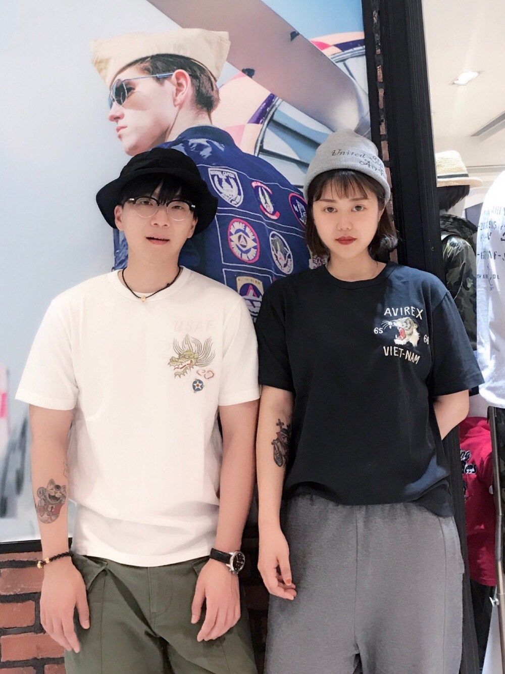 「AVIREXのアイテム（Tシャツ/カットソー、その他）」を使った、10EYさん（レディース・167cm）の春コーディネートの1枚目の写真
