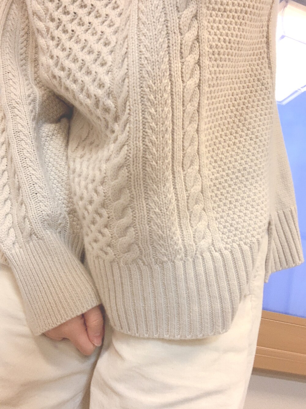 「あけましておめでとうございます！、きれいめカジュアル、GU、シェフパンツ、ニット、ホワイト、ベージュ、暖かい、寒いよ」｜「GUのアイテム（ニット/セーター、ベージュ系）」を使った、ゆこさん（レディース・159cm）の冬コーディネートの1枚目の写真