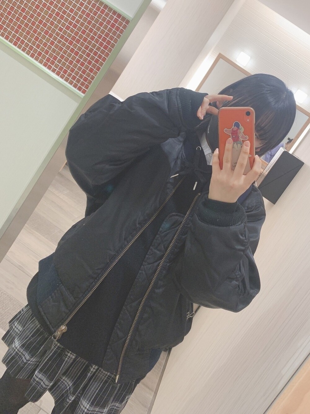 「ゆるコーデ、制服風コーデ、カジュアル、パーカー、JK、モノトーン、ブラック、スカート、オールブラック、オーバーサイズ」｜「GUのアイテム（パーカー、ブラック系）」を使った、ゆこさん（レディース・159cm）の冬コーディネートの1枚目の写真