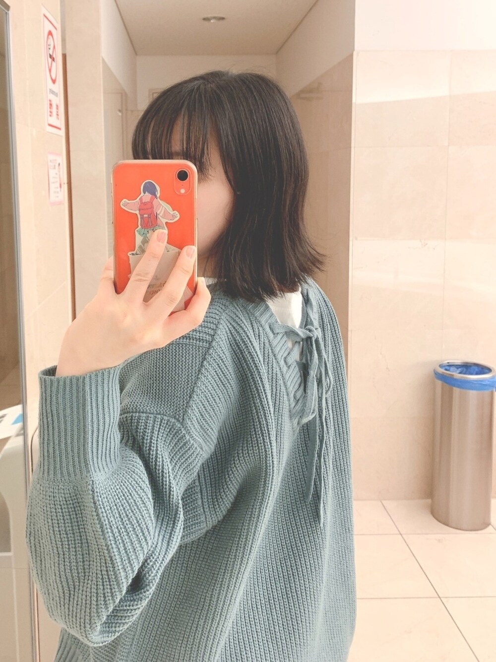 「オトナカジュアル、シンプルコーデ、春、パンツスタイル、カジュアル、プチプラコーデ、シェフパンツ、シューラルー、ブルー、春ニット」｜「SHOO・LA・RUEのバックリボンフェイクレイヤードニット（ニット/セーター、ブルー系）」を使った、ゆこさん（レディース・159cm）の春コーディネートの1枚目の写真