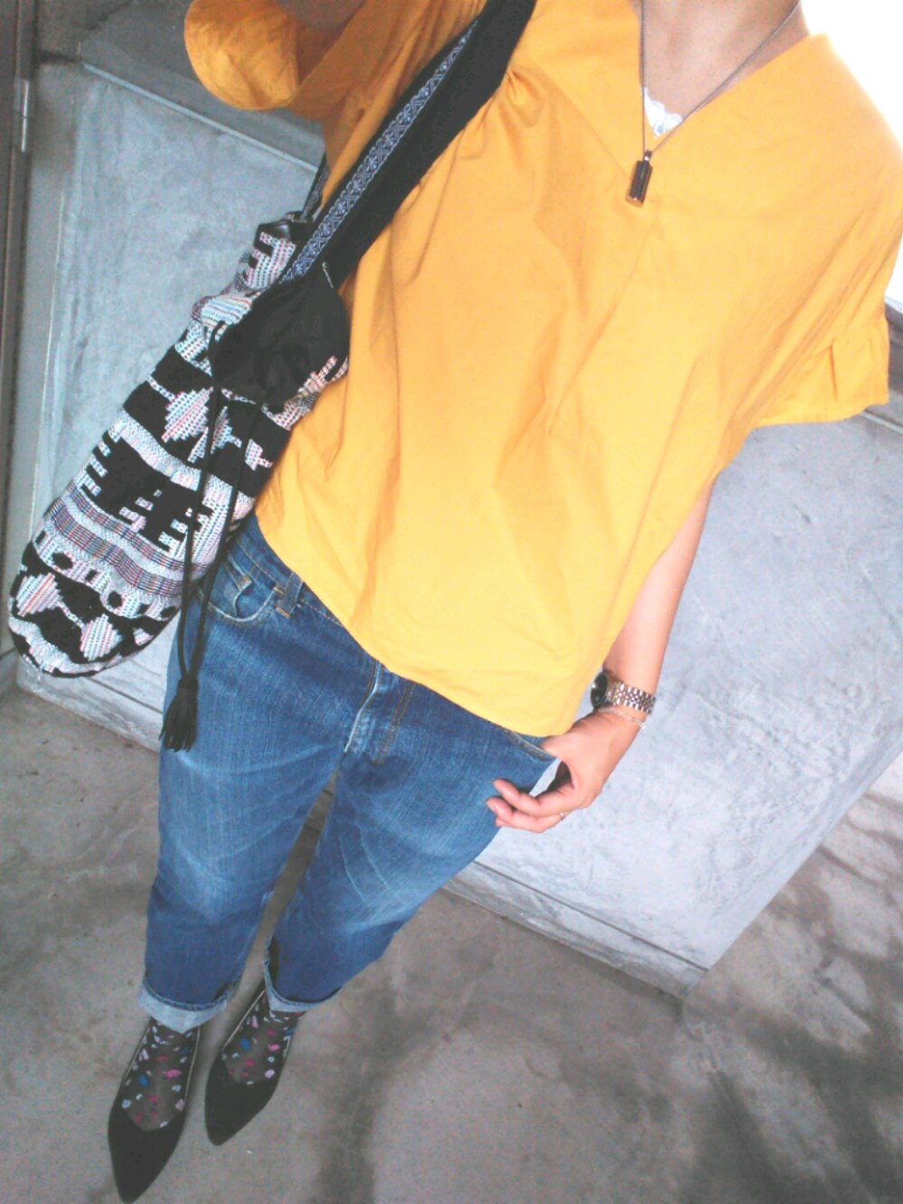 「yellow、デニム×黄色、黄色すき、ストレートデニム」｜「BAYFLOWのBAYFLOW／バックツイストブラウス（シャツ/ブラウス、イエロー系）」を使った、結花さん（レディース・161cm）の夏コーディネートの1枚目の写真