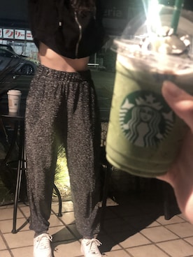 「アイテム（パンツ、シルバー系）」を使った、N A N A M Iさん（レディース・163cm）の春コーディネート