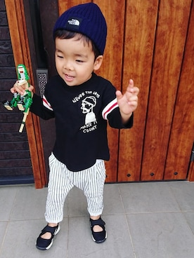 「kladskap（クレードスコープ）のアイテム（パンツ）」を使った、kids-eiteeさん（キッズ・90cm）の春コーディネート