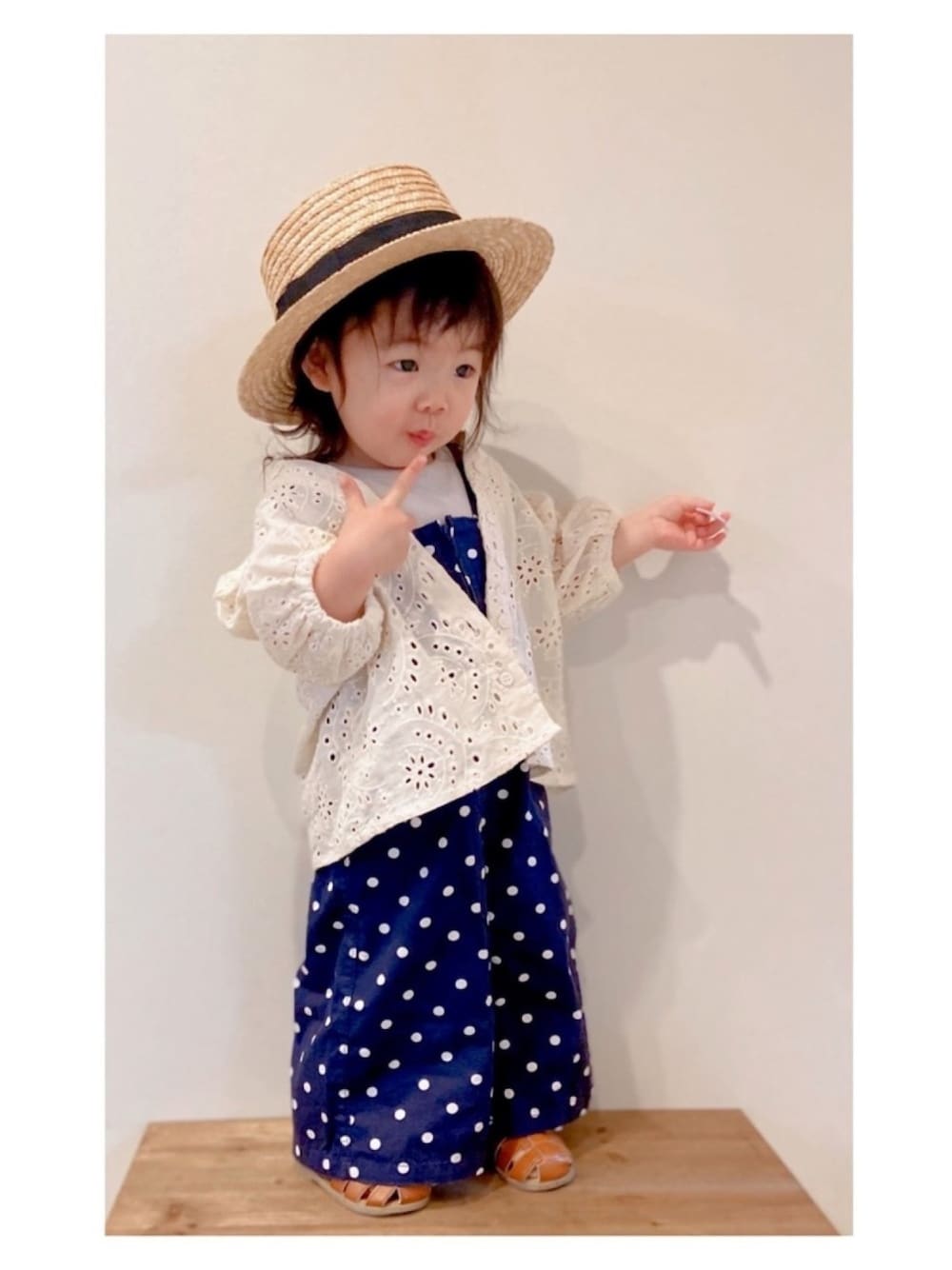 「プチプラ、おんなのこ、プティマイン、むぎわら帽子、ドット、サロペット、1歳、レイヤードスタイル、春夏コーデ、西松屋」｜「西松屋のアイテム（ハット、ベージュ系）」を使った、kids-eiteeさん（キッズ・80cm）の春コーディネートの1枚目の写真