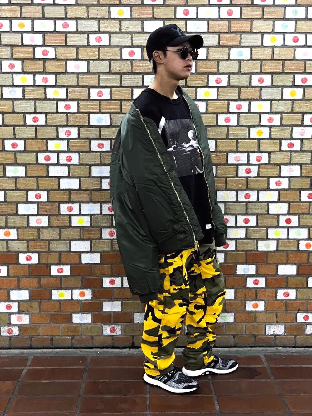 「Y-3、off white、ROTHCO、ootd、street、streetstyle、streetfashion」｜「L.H.PのG.R.S.N/ジーアールエスエヌ/sunglasses 3364（サングラス、ブラック系）」を使った、あげさん（メンズ・170cm）の冬コーディネートの1枚目の写真
