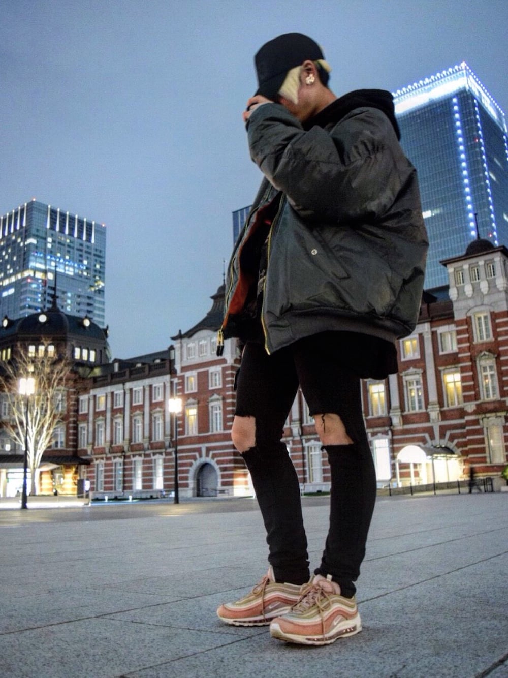 「street、streetstyle、streetfashion、streetwear、vetements、Y-3、NIKE、AIRMAX97、supreme、ootd」｜「Y-3のY-3 TRUCK BLACK HAT（ハット、ブラック系）」を使った、あげさん（メンズ・170cm）の冬コーディネートの1枚目の写真