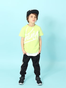 「トラックパンツ」｜「アイテム（タンクトップ）」を使った、devirockさん（キッズ・110cm）の春コーディネート