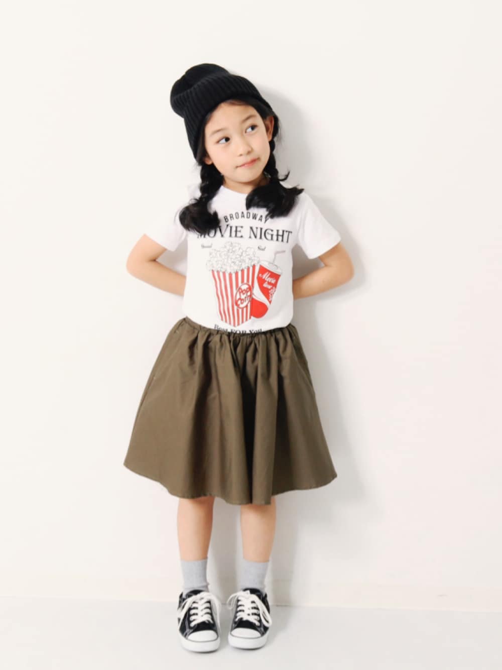 「キッズファッション、kidsfashion、夏コーデ、女の子コーデ、プリントT、Tシャツ、スカート、サマーニット、ニット帽、おしゃれさんと繋がりたい」｜「devirockの全10柄 プリント半袖Tシャツ カットソー（Tシャツ/カットソー、その他）」を使った、devirockさん（キッズ・110cm）の夏コーディネートの1枚目の写真