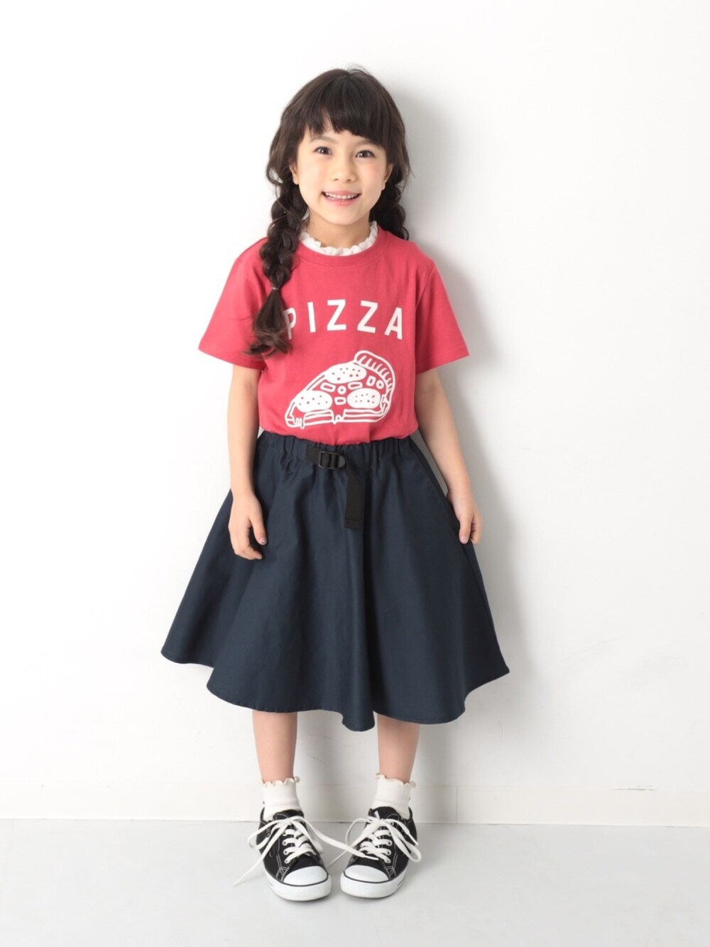「キッズファッション、キッズコーデ、カジュアルコーデ、ゆるコーデ、春夏コーデ、おんなのこ、ビッグシルエット、スカート、みつあみ、おしゃれさんと繋がりたい」｜「devirockの襟フリルタンクトップ（タンクトップ、ホワイト系）」を使った、devirockさん（キッズ・110cm）の春コーディネートの1枚目の写真