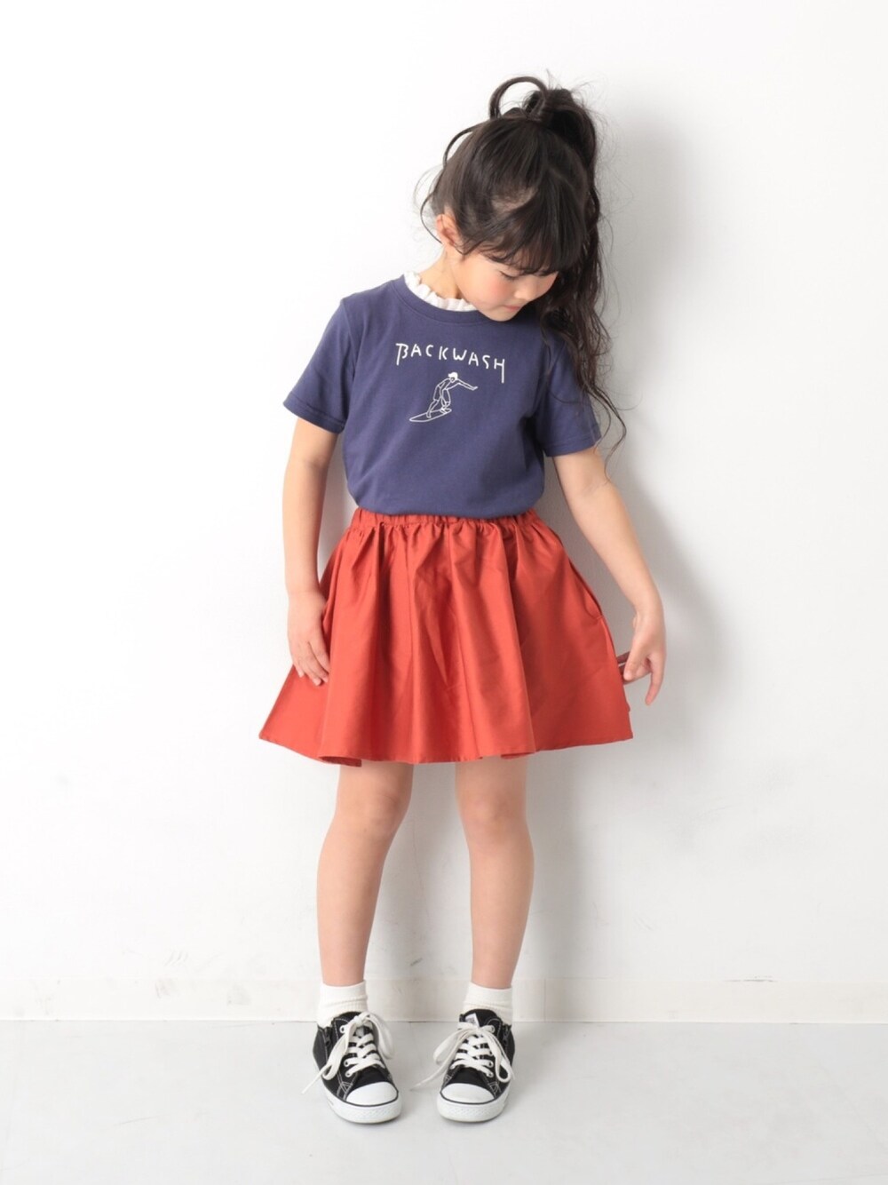 「キッズファッション、キッズコーデ、カジュアルコーデ、休日スタイル、夏、女の子、フリル、Tシャツ、スカート、おしゃれさんと繋がりたい」｜「devirockの襟フリルタンクトップ（タンクトップ、ホワイト系）」を使った、devirockさん（キッズ・110cm）の夏コーディネートの1枚目の写真