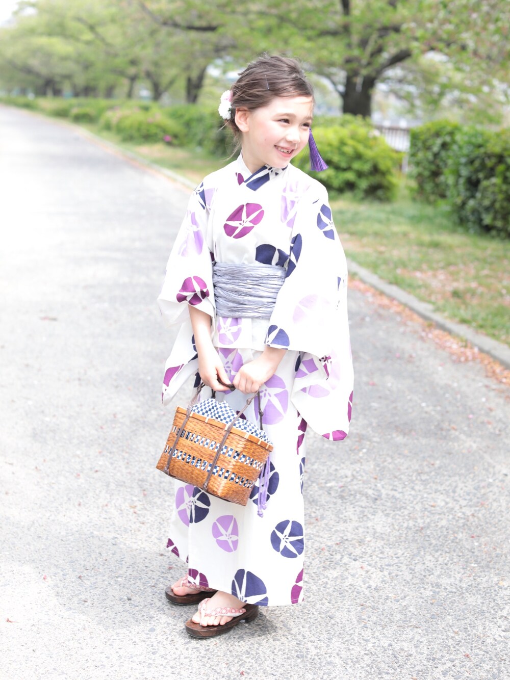 「キッズファッション、キッズコーデ、夏コーデ、ootd、おんなのこ、浴衣、夏、夏祭り、おだんごヘアー、おしゃれさんと繋がりたい」｜「devirockの浴衣 兵児帯2点セット（浴衣、その他）」を使った、devirockさん（キッズ・104cm）の夏コーディネートの1枚目の写真