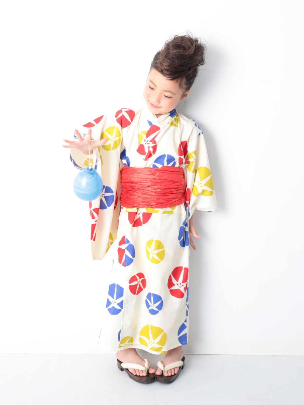 「キッズファッション、キッズコーデ、夏、おんなのこ、浴衣女子、浴衣、花火大会、おだんごヘアー、今日のコーデ、おしゃれさんと繋がりたい」｜「devirockの浴衣 兵児帯2点セット（浴衣、その他）」を使った、devirockさん（キッズ・110cm）の夏コーディネートの1枚目の写真