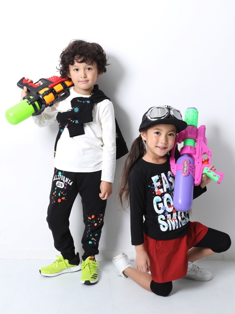 「キッズファッション、キッズコーデ、リンクコーデ、秋のコーデ、ハロウィンコーデ、wearhalloween2019、halloween、仮装、シミラールック、おしゃれさんと繋がりたい」｜「devirockのデビラボ ロゴプリント長袖Tシャツ（Tシャツ/カットソー、その他）」を使った、devirockさん（キッズ・110cm）の秋コーディネートの1枚目の写真