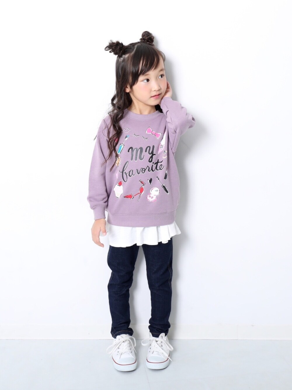 「キッズファッション、キッズコーデ、冬コーデ、おんなのこコーデ、女の子、おんなのこ、プチプラ、フリル、デニムパンツ、おしゃれさんと繋がりたい」｜「devirockの裾フレアタンクトップ（タンクトップ、ホワイト系）」を使った、devirockさん（キッズ・110cm）の冬コーディネートの1枚目の写真